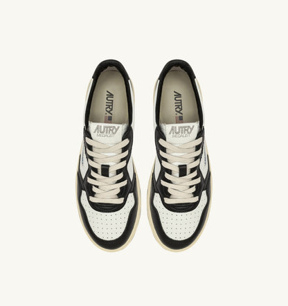 Man MEDALIST LOW SNEAKERS IN WHITE AND BLACK LEATHER WITH LETTERING