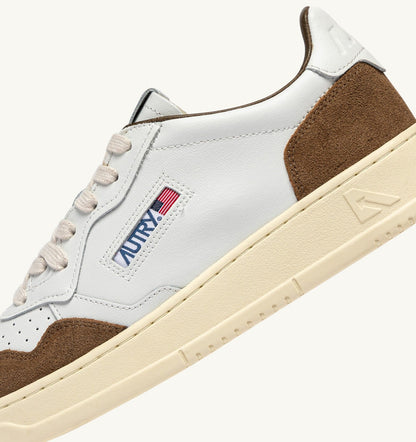 Man MEDALIST LOW SNEAKERS IN WHITE LEATHER AND TOBACCO SUEDE