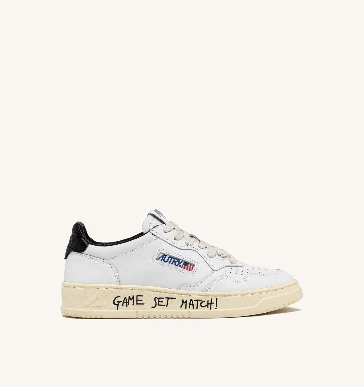 Man MEDALIST LOW SNEAKERS IN WHITE AND BLACK LEATHER WITH LETTERING