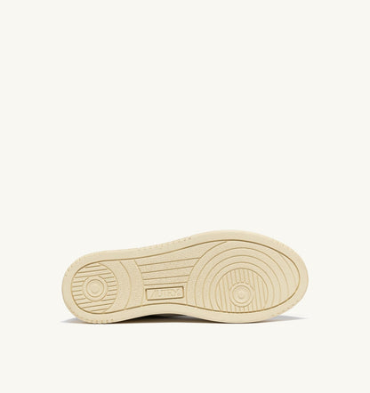 Man MEDALIST LOW SNEAKERS IN WHITE AND BLACK LEATHER WITH LETTERING