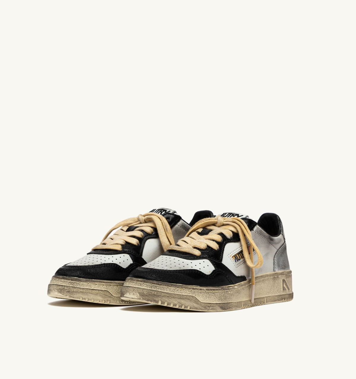 Man MEDALIST LOW SUPER VINTAGE SNEAKERS IN WHITE BLACK AND SILVER LEATHER