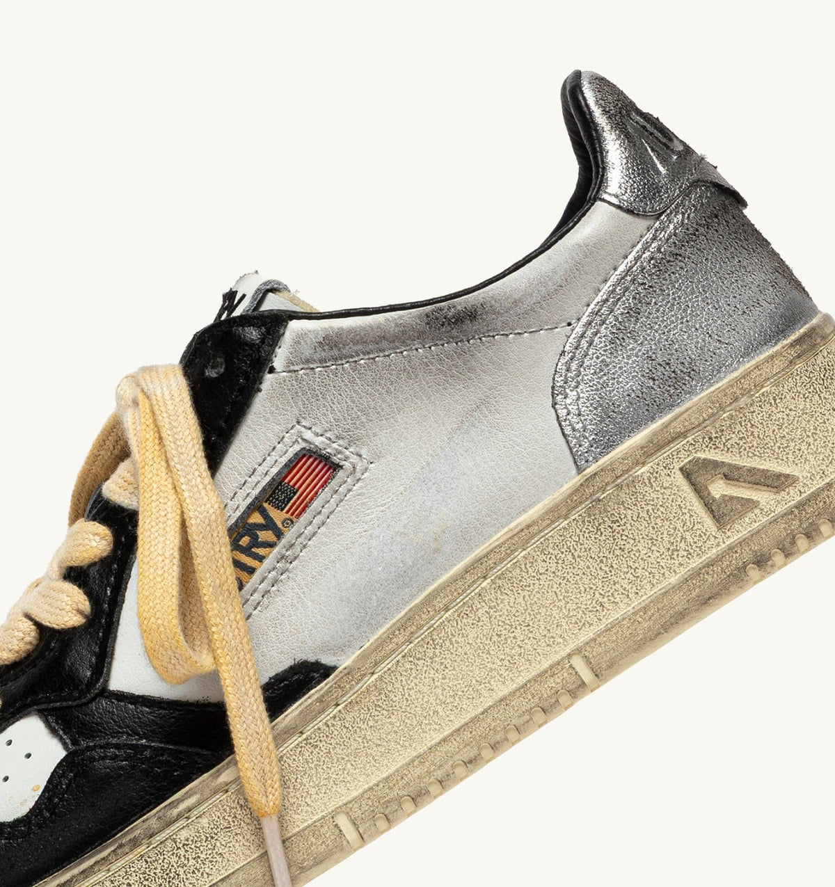 Man MEDALIST LOW SUPER VINTAGE SNEAKERS IN WHITE BLACK AND SILVER LEATHER
