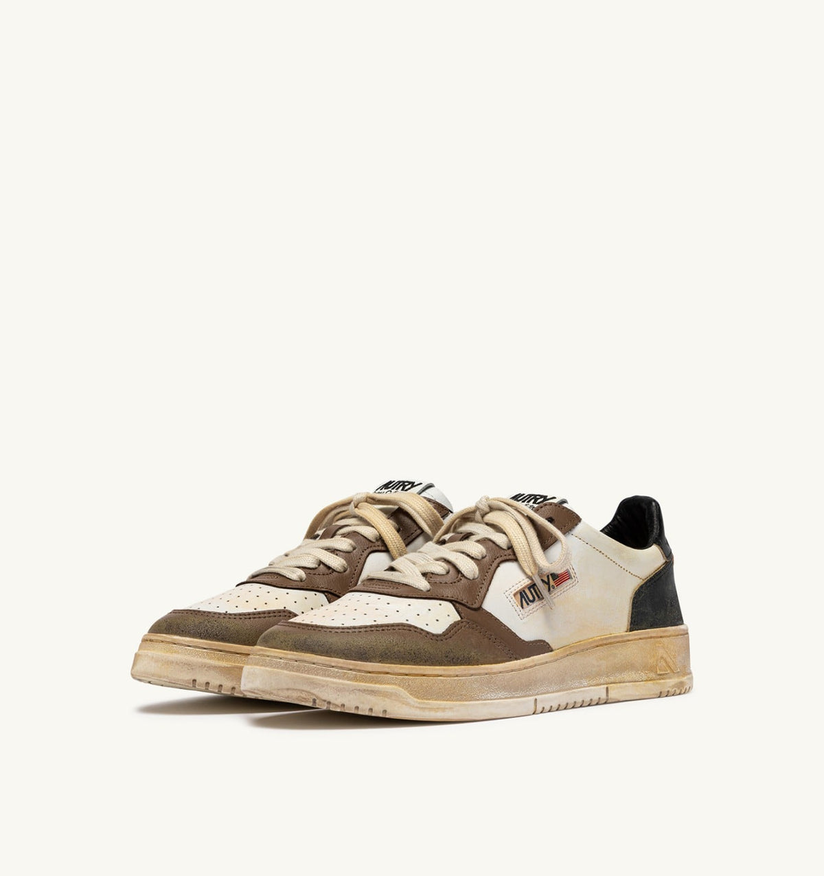 Man MEDALIST LOW SUPER VINTAGE SNEAKERS IN WHITE, BLACK AND MALT LEATHER