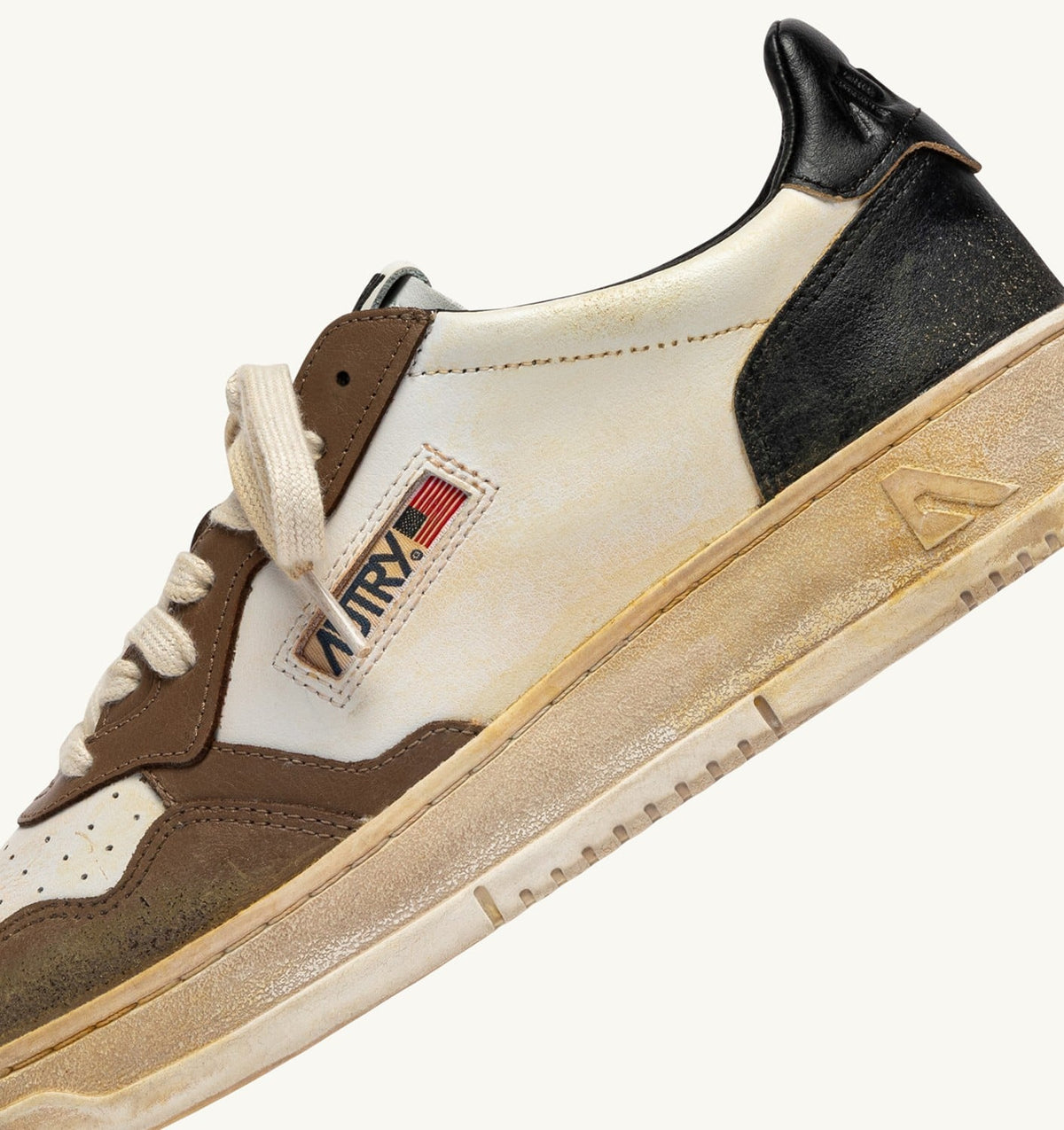 Man MEDALIST LOW SUPER VINTAGE SNEAKERS IN WHITE, BLACK AND MALT LEATHER