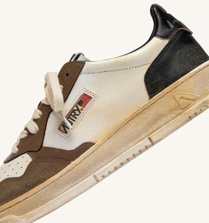 Man MEDALIST LOW SUPER VINTAGE SNEAKERS IN WHITE, BLACK AND MALT LEATHER