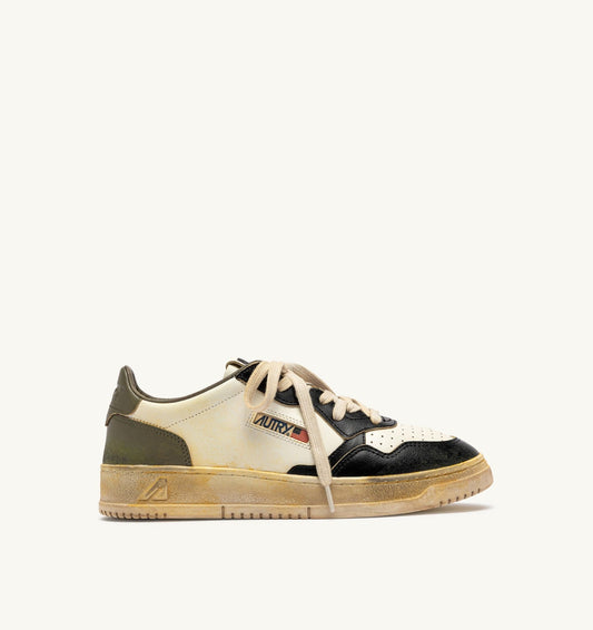 Man MEDALIST LOW SUPER VINTAGE SNEAKERS IN WHITE, COVERT GREEN AND BLACK LEATHER