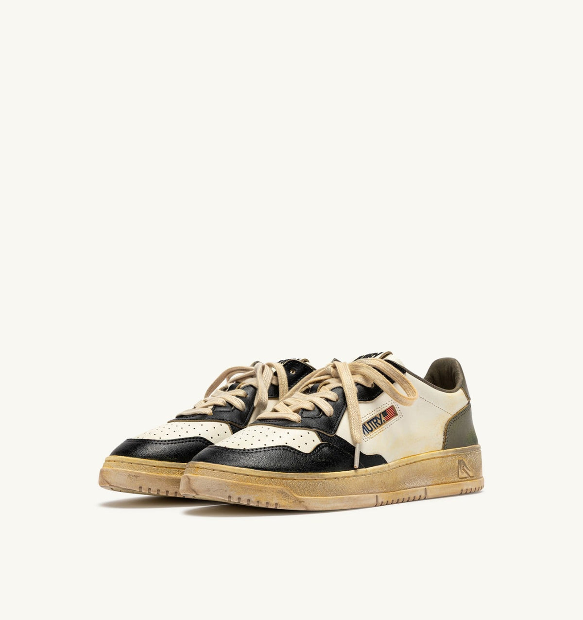 Man MEDALIST LOW SUPER VINTAGE SNEAKERS IN WHITE, COVERT GREEN AND BLACK LEATHER