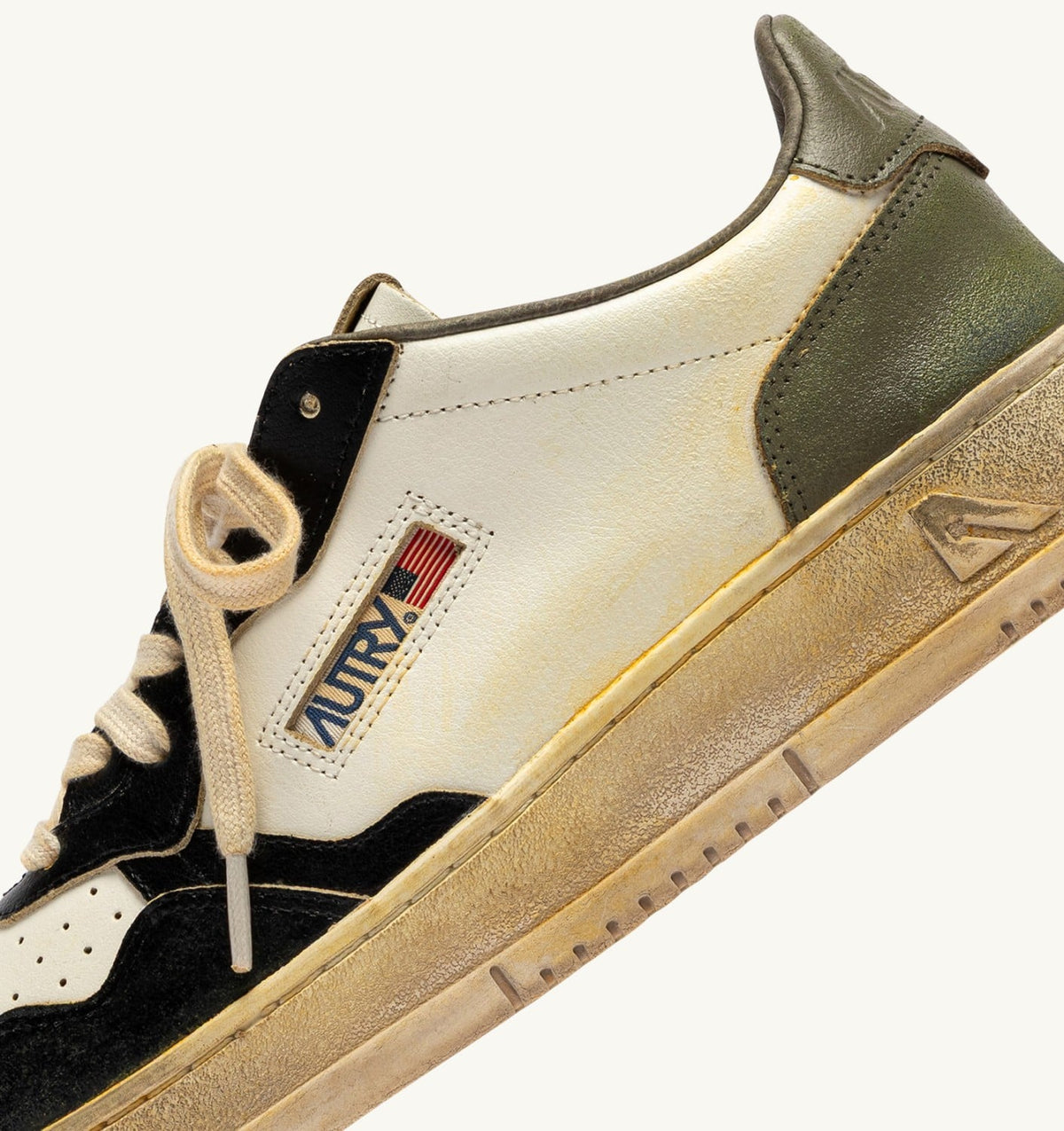 Man MEDALIST LOW SUPER VINTAGE SNEAKERS IN WHITE, COVERT GREEN AND BLACK LEATHER