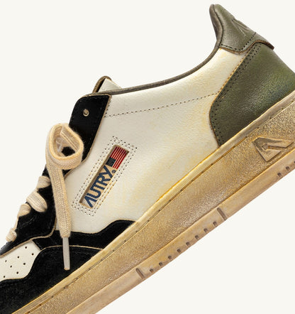 Man MEDALIST LOW SUPER VINTAGE SNEAKERS IN WHITE, COVERT GREEN AND BLACK LEATHER