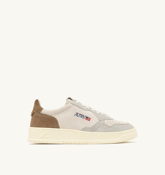 Man MEDALIST LOW TRICOLOR SNEAKERS IN SUEDE COLOR WHITE CIGAR AND VAPOR