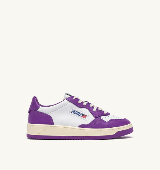 Man MEDALIST LOW BICOLOR SNEAKERS IN WHITE AND DEWBERRY LEATHER