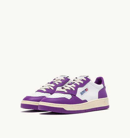 Man MEDALIST LOW BICOLOR SNEAKERS IN WHITE AND DEWBERRY LEATHER
