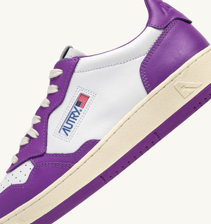 Man MEDALIST LOW BICOLOR SNEAKERS IN WHITE AND DEWBERRY LEATHER