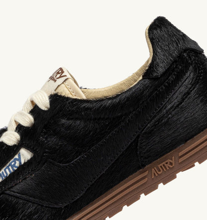 Woman WINDSPIN SNEAKERS IN BLACK PONY HAIR EFFECT