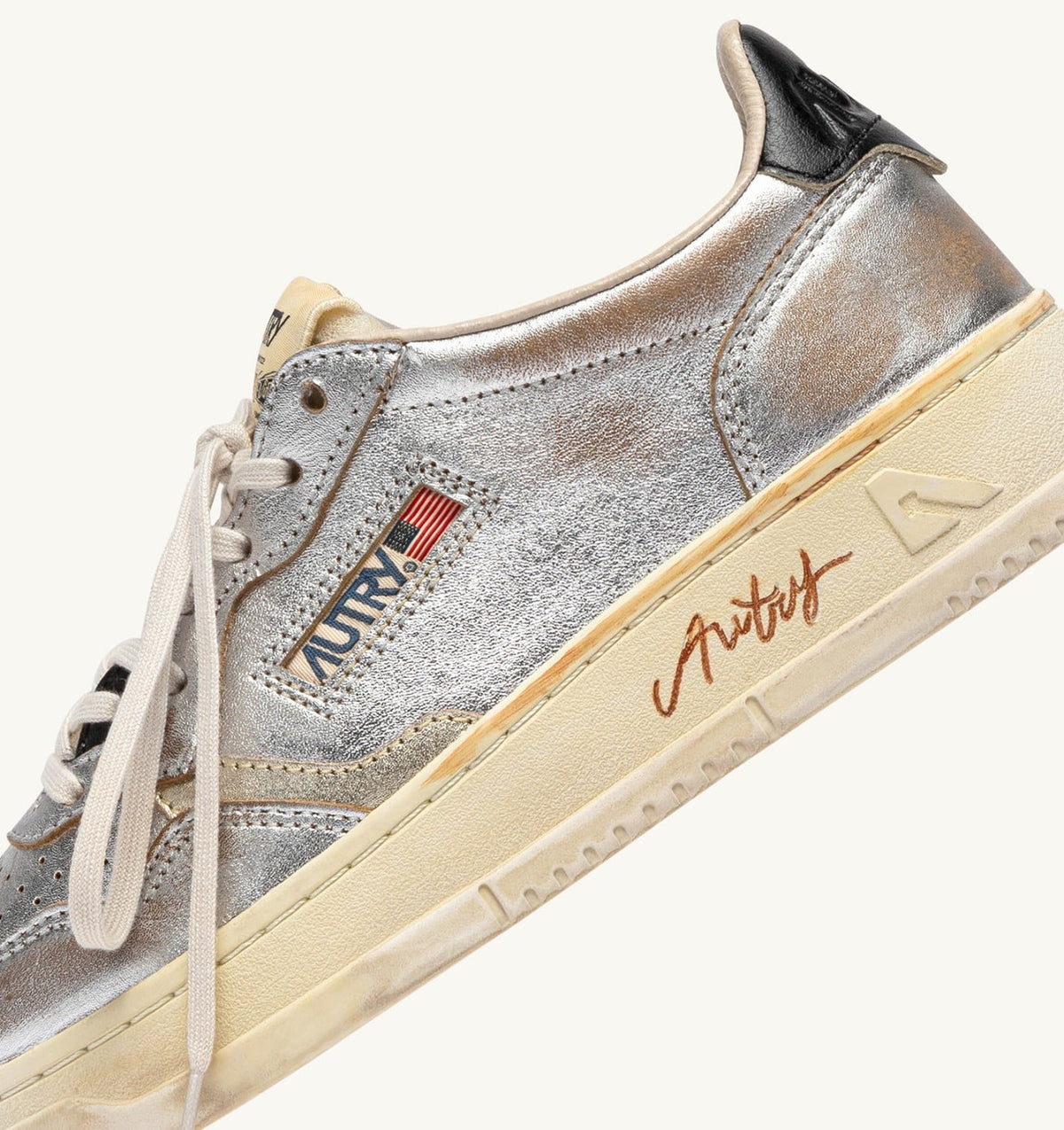 Woman MEDALIST LOW SUPER VINTAGE SNEAKERS IN SILVER, PLATINUM AND BLACK LEATHER