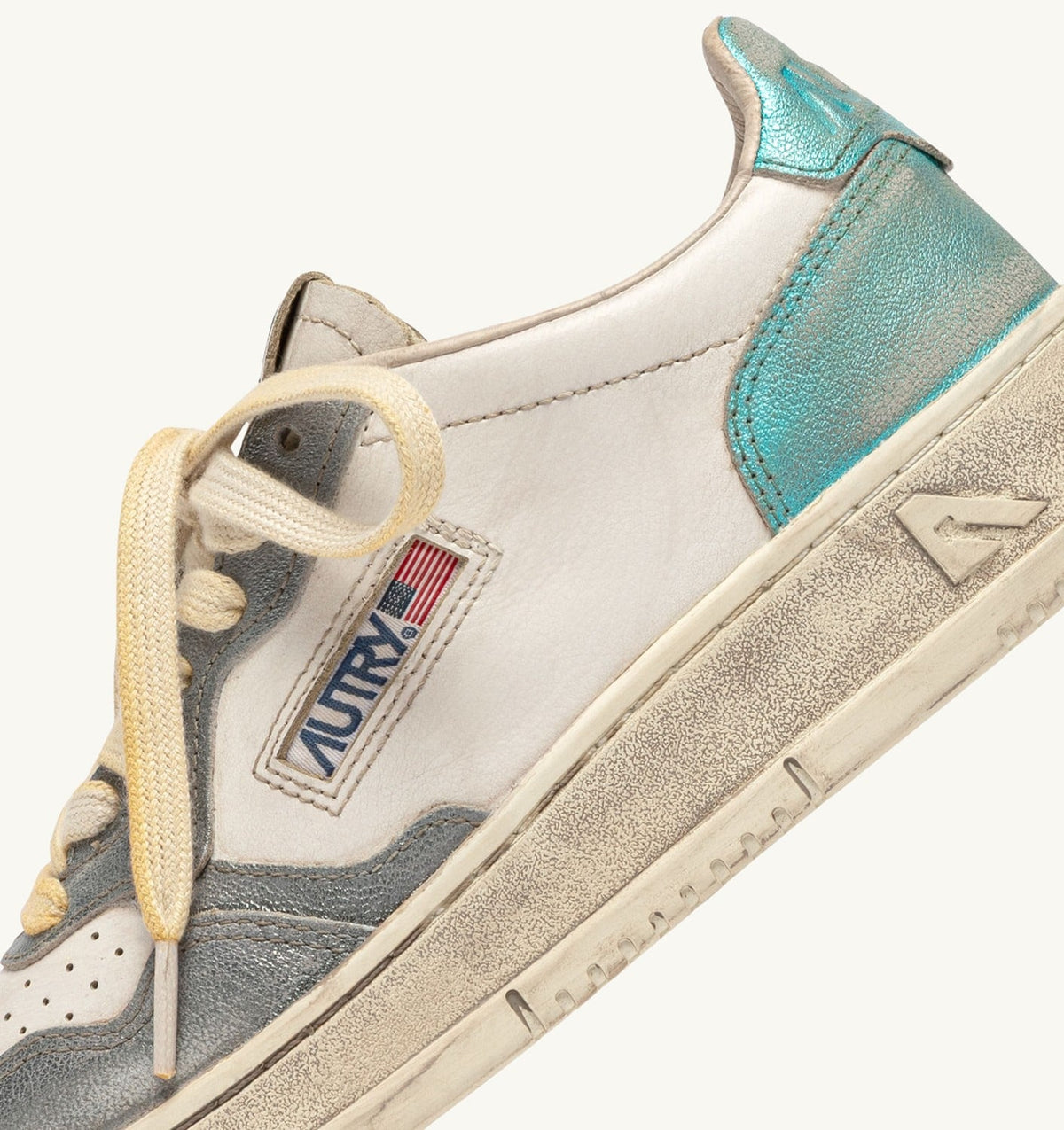 Woman MEDALIST LOW SUPER VINTAGE SNEAKERS IN ASH AND SEA LEATHER