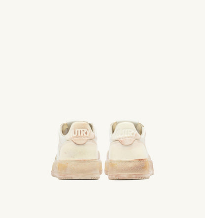 Woman MEDALIST LOW SUPER VINTAGE SNEAKERS IN VANILLA WHITE AND MAUVE LEATHER