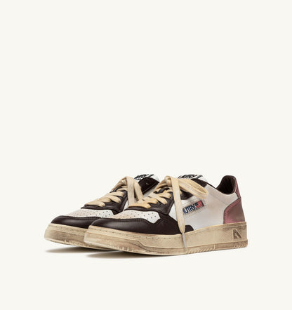 Woman MEDALIST LOW SUPER VINTAGE SNEAKERS IN WHITE, PEONY AND HOT FUDGE LEATHER