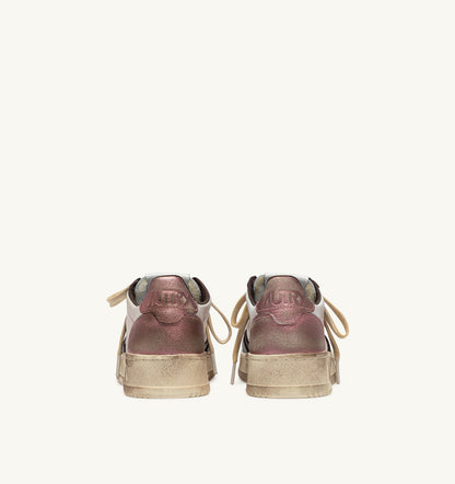 Woman MEDALIST LOW SUPER VINTAGE SNEAKERS IN WHITE, PEONY AND HOT FUDGE LEATHER