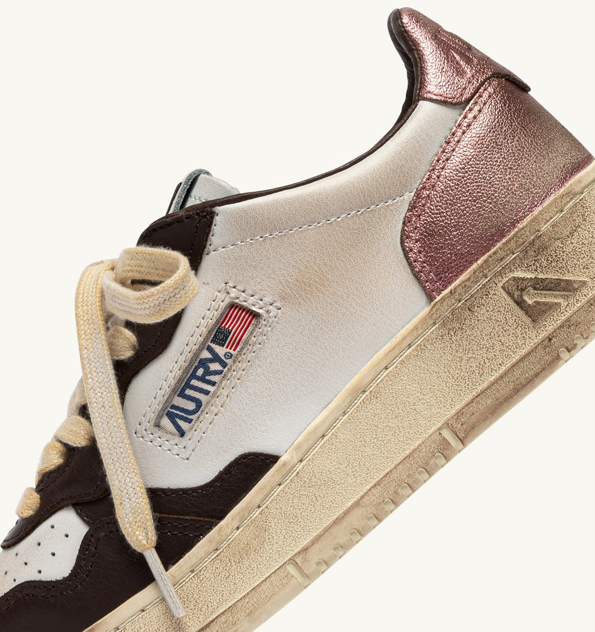 Woman MEDALIST LOW SUPER VINTAGE SNEAKERS IN WHITE, PEONY AND HOT FUDGE LEATHER
