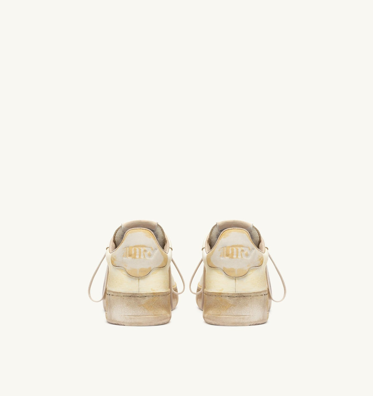 Woman DALLAS LOW SUPER VINTAGE SNEAKERS IN MARSHMALLOW LEATHER WITH CHARM