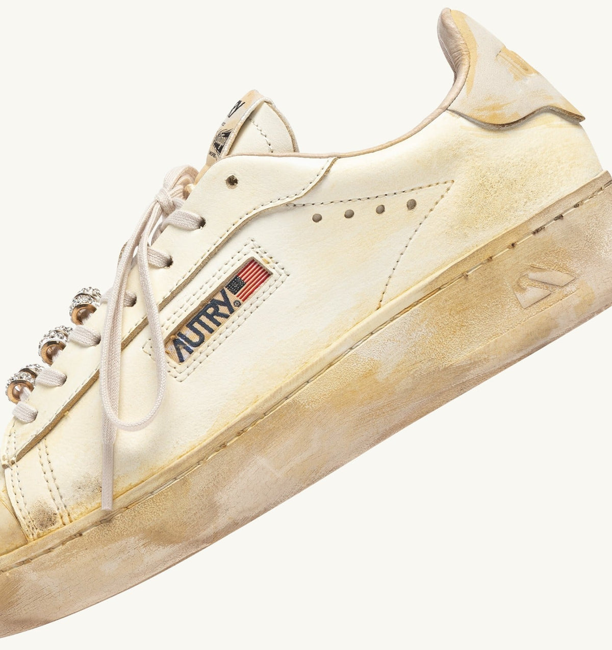 Woman DALLAS LOW SUPER VINTAGE SNEAKERS IN MARSHMALLOW LEATHER WITH CHARM