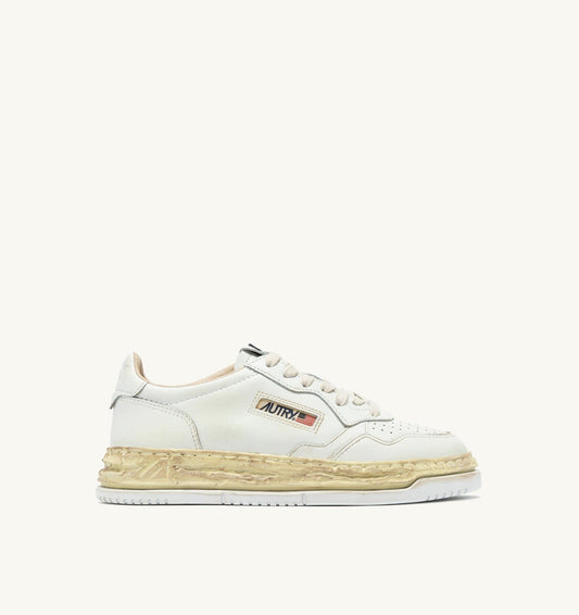 Woman MEDALIST LOW SUPER VINTAGE 'Autry x Maison MIHARA YASUHIRO General Scale.' SNEAKERS IN WHITE LEATHER