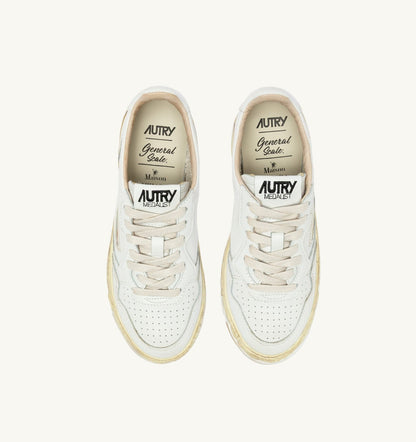 Woman MEDALIST LOW SUPER VINTAGE 'Autry x Maison MIHARA YASUHIRO General Scale.' SNEAKERS IN WHITE LEATHER