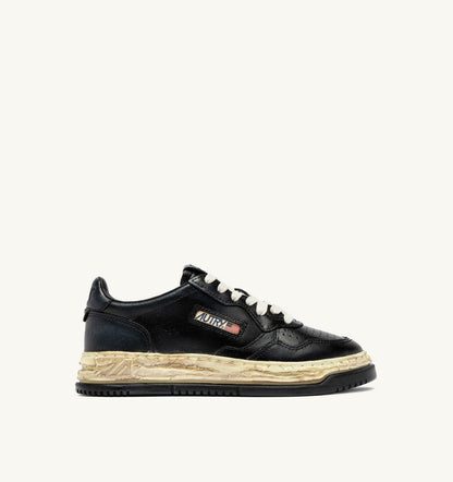 Woman MEDALIST LOW SUPER VINTAGE 'Autry x Maison MIHARA YASUHIRO General Scale.' SNEAKERS IN BLACK LEATHER