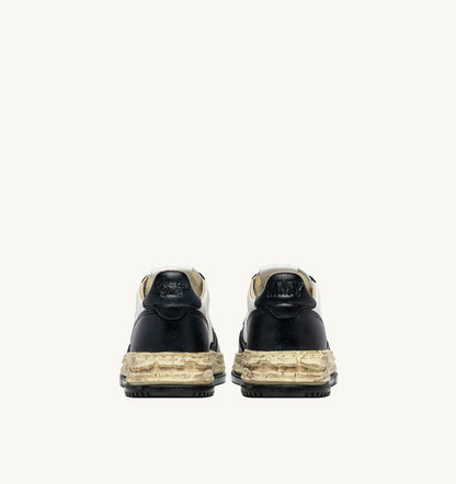 Woman MEDALIST LOW SUPER VINTAGE 'Autry x Maison MIHARA YASUHIRO General Scale.' SNEAKERS IN WHITE AND BLACK LEATHER