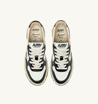 Woman MEDALIST LOW SUPER VINTAGE 'Autry x Maison MIHARA YASUHIRO General Scale.' SNEAKERS IN WHITE AND BLACK LEATHER