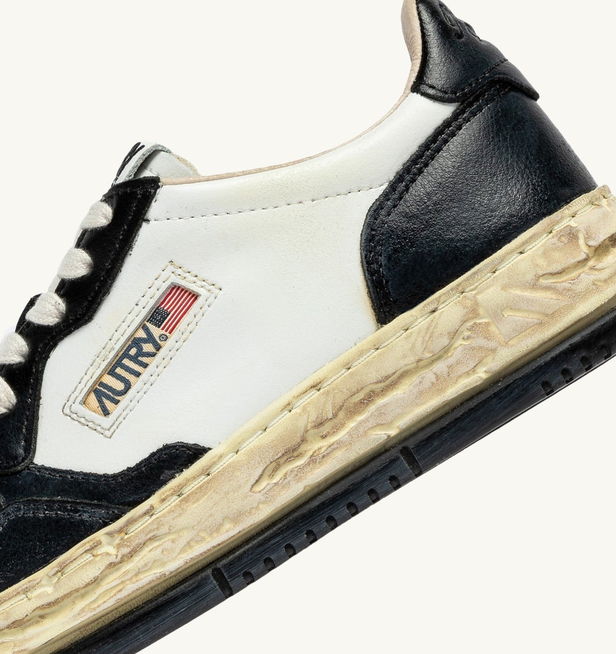 Woman MEDALIST LOW SUPER VINTAGE 'Autry x Maison MIHARA YASUHIRO General Scale.' SNEAKERS IN WHITE AND BLACK LEATHER