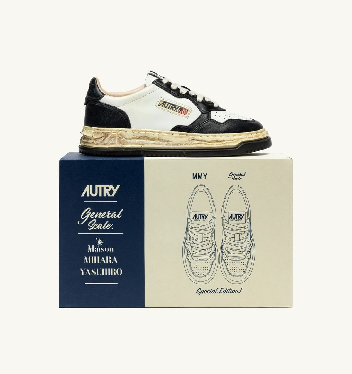 Woman MEDALIST LOW SUPER VINTAGE 'Autry x Maison MIHARA YASUHIRO General Scale.' SNEAKERS IN WHITE AND BLACK LEATHER
