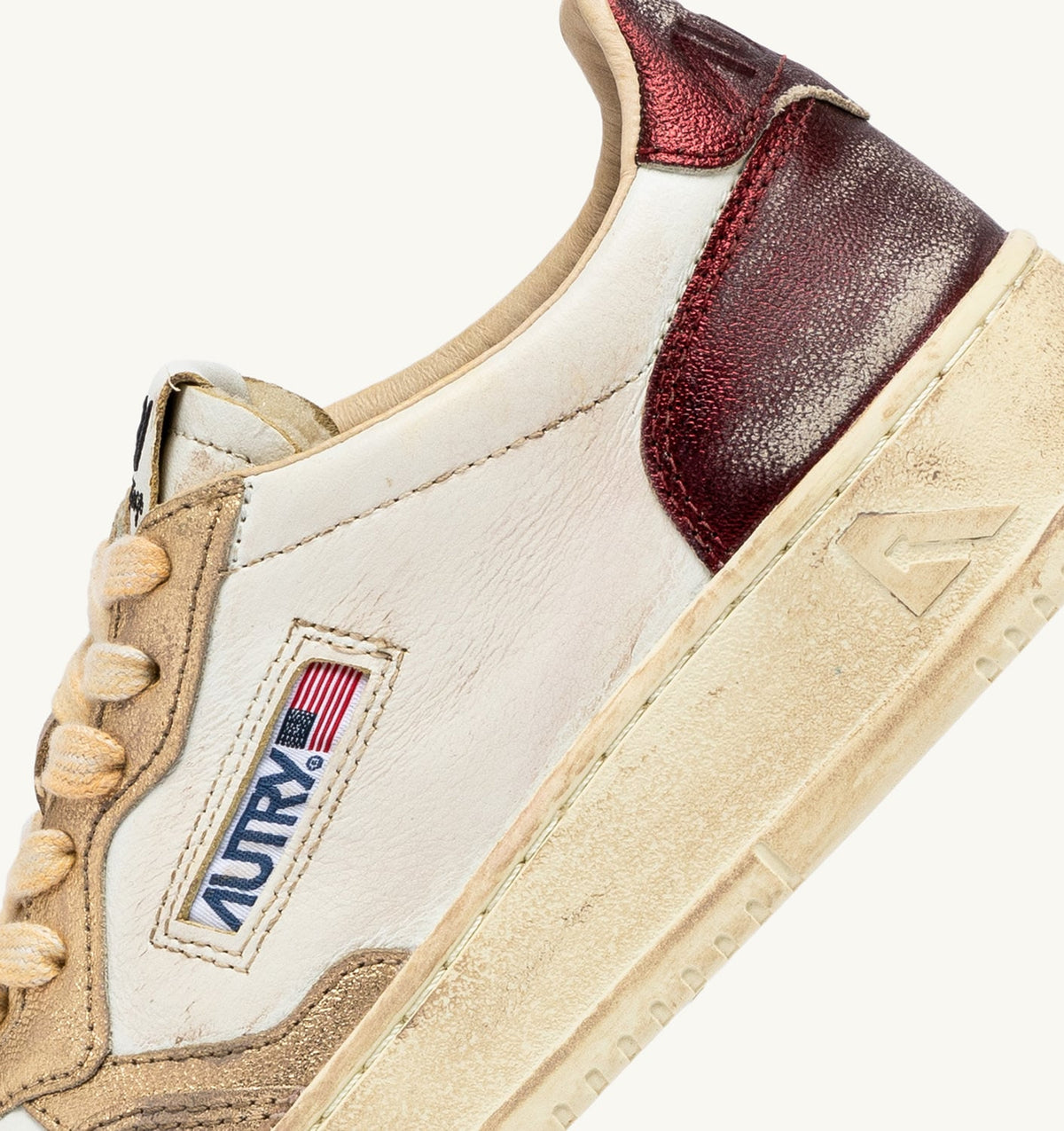 Woman MEDALIST LOW SUPER VINTAGE SNEAKERS IN PLATINUM AND VIOLET BRUSHED LEATHER