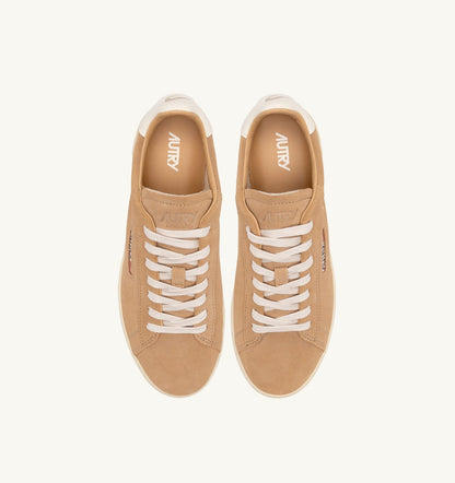 Woman DALLAS LOW SNEAKERS IN PEANUT SUEDE
