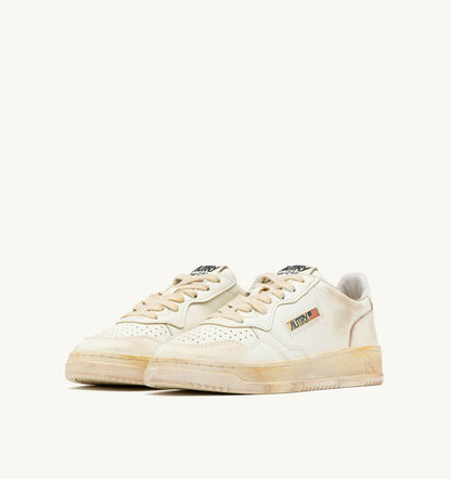 Woman MEDALIST LOW SUPER VINTAGE SNEAKERS IN WHITE LEATHER